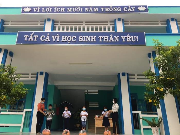 Trao yêu thương cho các học sinh Dân Tộc khó khăn ở Xã Gia Huynh, Tánh Linh, Bình Thuận (ngày 13/10/2021)